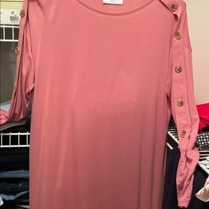 Cute t-shirt dress in a lovely rose color. Size L